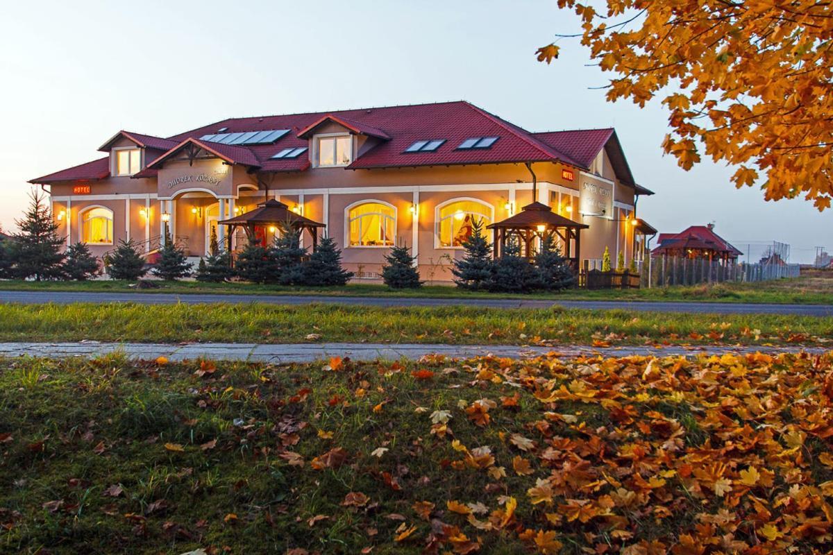 Dworek Różany Hotel&Restauracja Namyslów Exterior foto